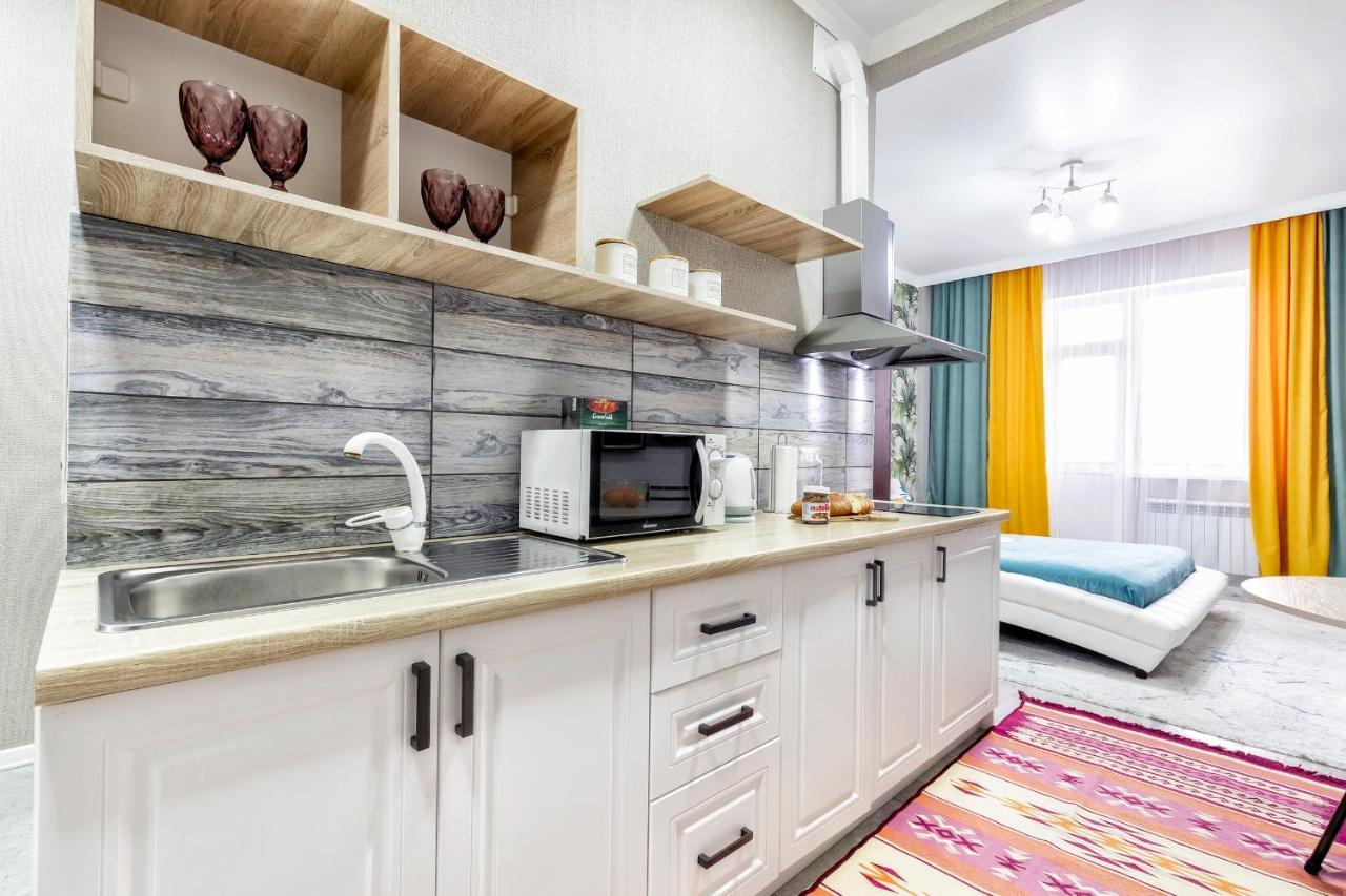 Cosy flat in the city center Астана Екстериор снимка
