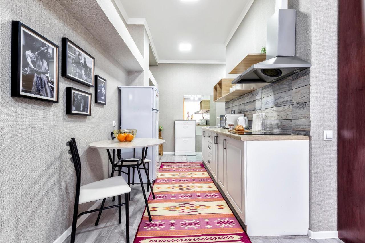 Cosy flat in the city center Астана Екстериор снимка