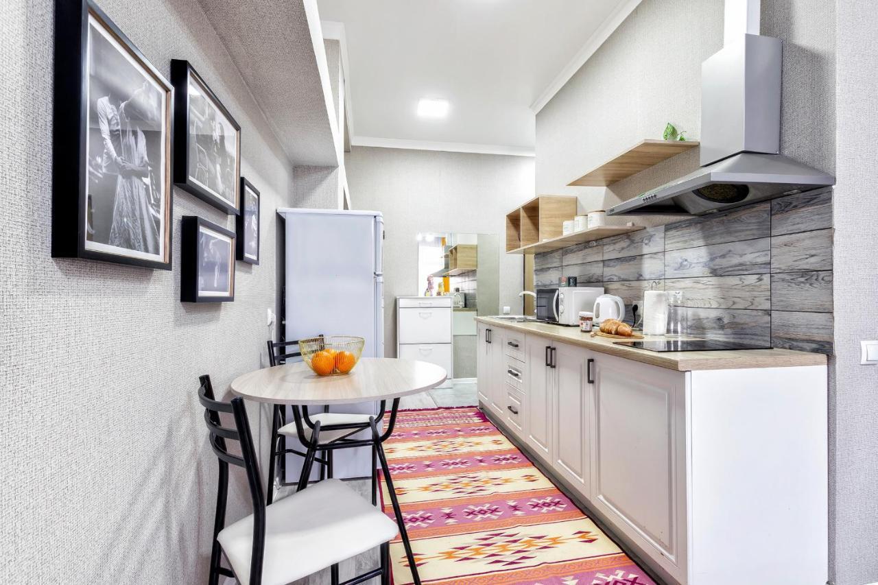 Cosy flat in the city center Астана Екстериор снимка
