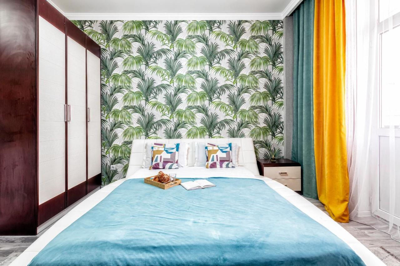 Cosy flat in the city center Астана Екстериор снимка